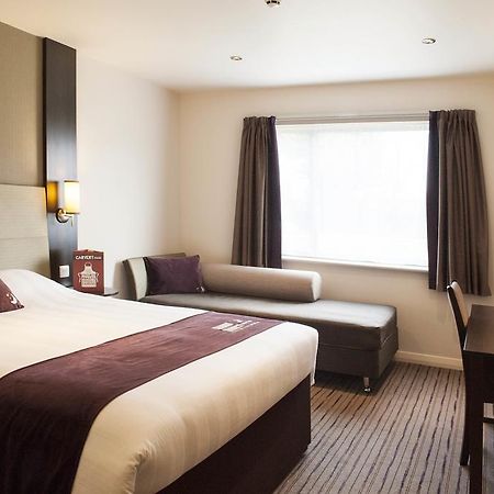 Premier Inn High Wycombe/Beaconsfield מראה חיצוני תמונה