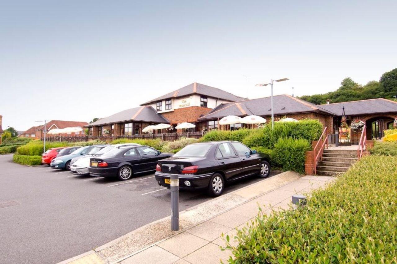 Premier Inn High Wycombe/Beaconsfield מראה חיצוני תמונה