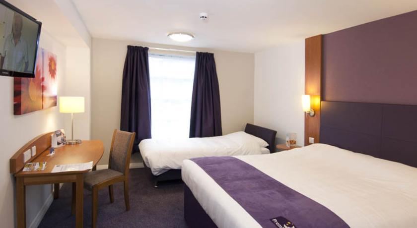 Premier Inn High Wycombe/Beaconsfield מראה חיצוני תמונה