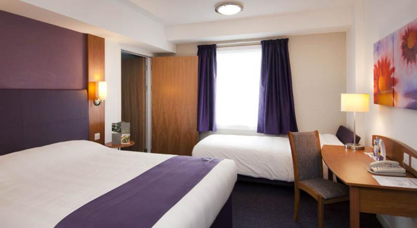 Premier Inn High Wycombe/Beaconsfield מראה חיצוני תמונה