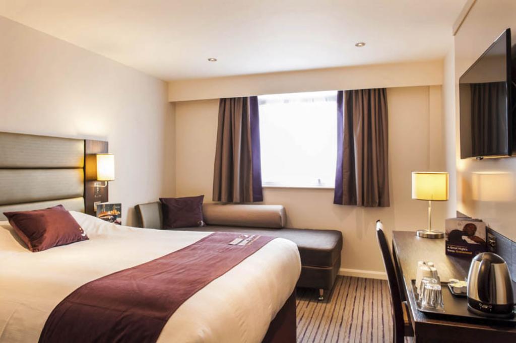 Premier Inn High Wycombe/Beaconsfield מראה חיצוני תמונה