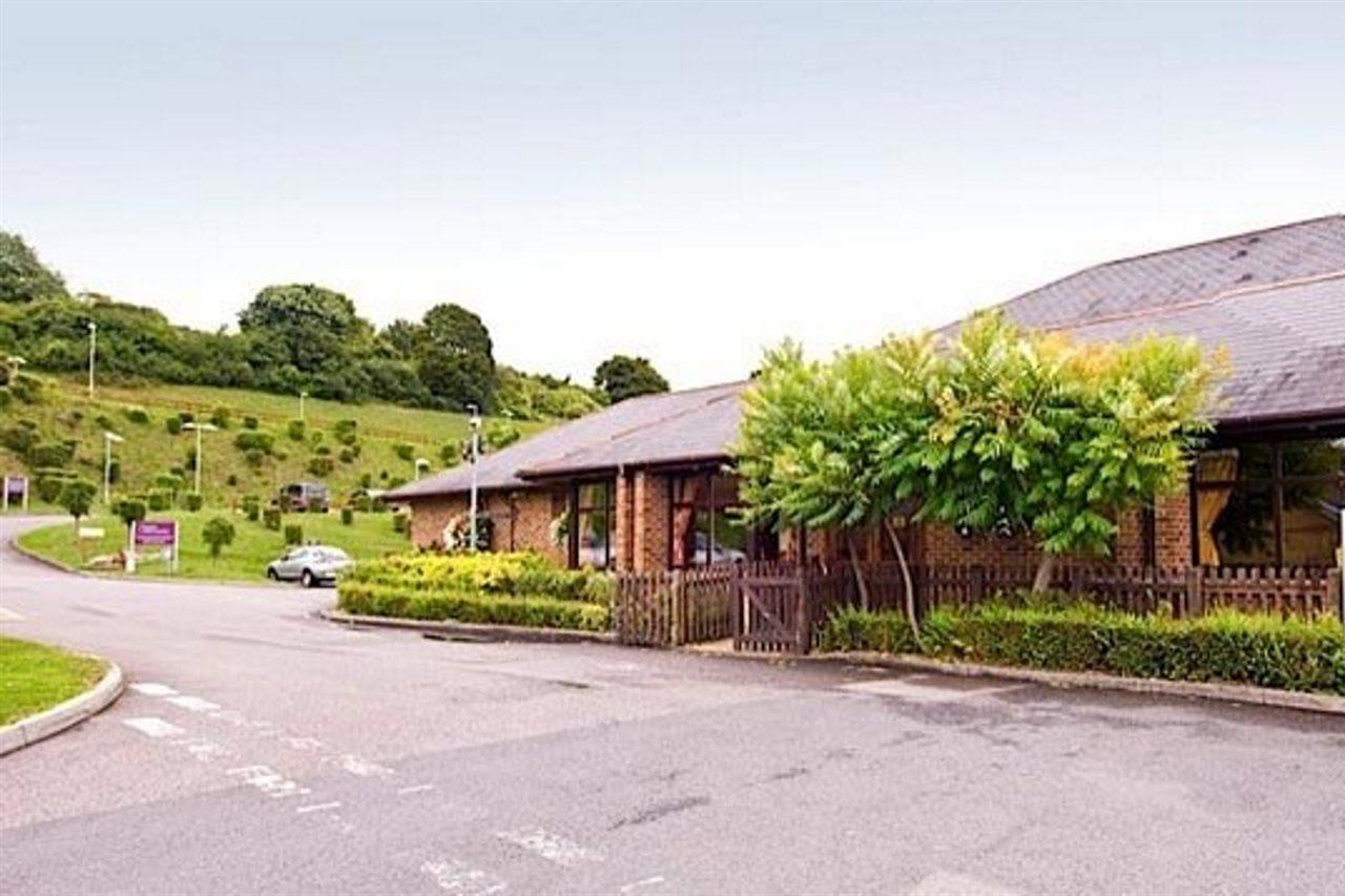 Premier Inn High Wycombe/Beaconsfield מראה חיצוני תמונה
